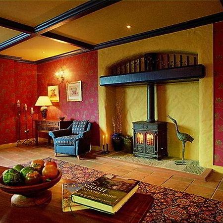 קיל איירן Whitegates Pub & Accommodation מראה חיצוני תמונה